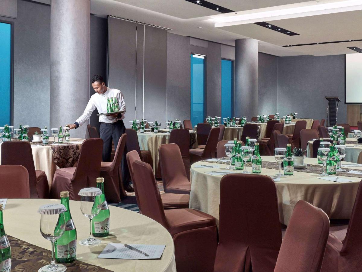 Novotel Karawang Exterior foto